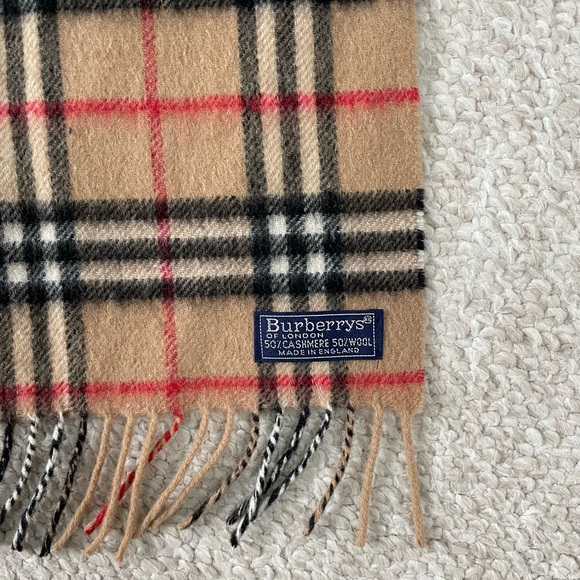 Burberrys of London Cashmere/Wool blend Iconic Scarf - Picture 10 of 10